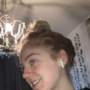 Meet your Posher, Abby